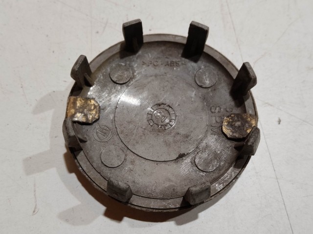 201977 Alfa Romeo 145,146, 147,156,166,Gt alufelni közép kupak a képen látható állapotban