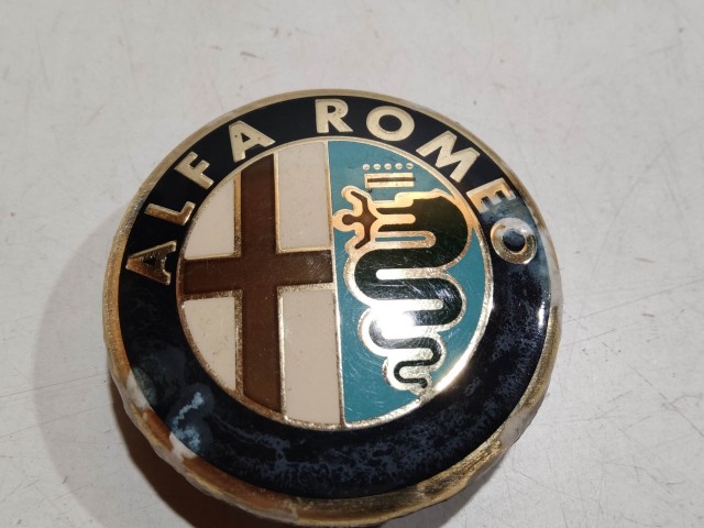 201979 Alfa Romeo 145,146, 147,156,166,Gt alufelni közép kupak a képen látható állapotban