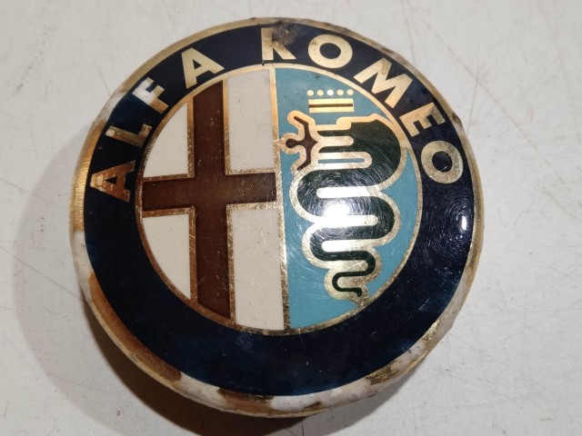 201980 Alfa Romeo 145,146, 147,156,166,Gt alufelni közép kupak a képen látható állapotban