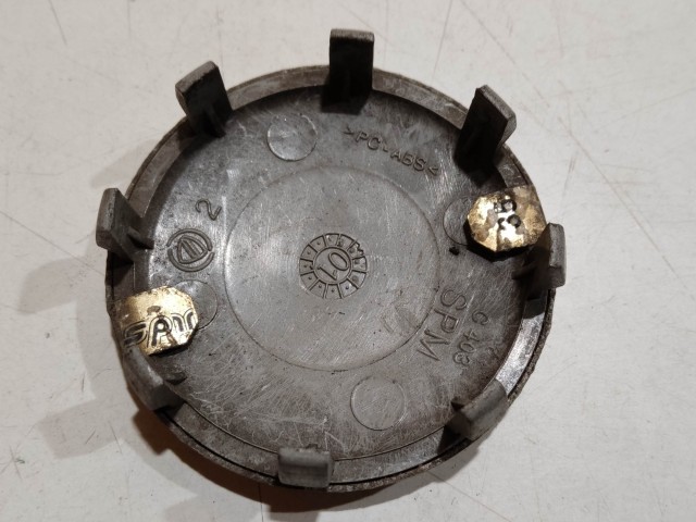 201980 Alfa Romeo 145,146, 147,156,166,Gt alufelni közép kupak a képen látható állapotban