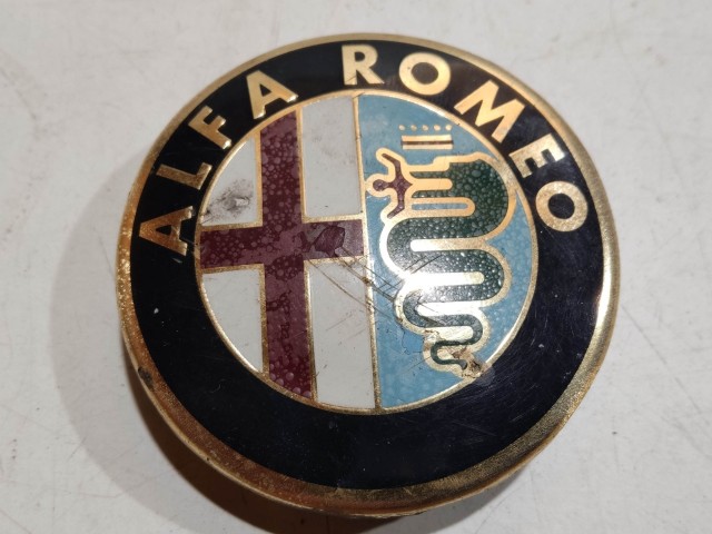 201981 Alfa Romeo 145,146, 147,156,166,Gt alufelni közép kupak a képen látható állapotban