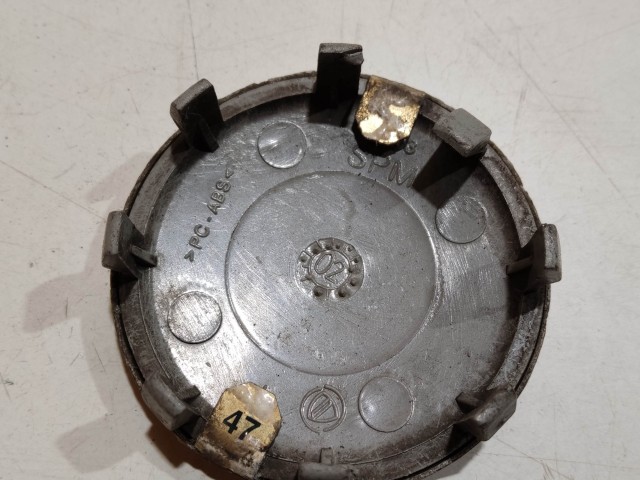 201984 Alfa Romeo 145,146, 147,156,166,Gt alufelni közép kupak a képen látható állapotban