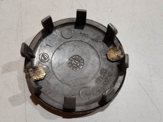 201985 Alfa Romeo 145,146, 147,156,166,Gt alufelni közép kupak a képen látható állapotban