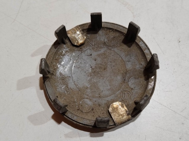 201986 Alfa Romeo 145,146, 147,156,166,Gt alufelni közép kupak a képen látható állapotban