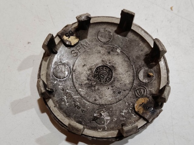 201991 Alfa Romeo 145,146, 147,156,166,Gt alufelni közép kupak a képen látható állapotban