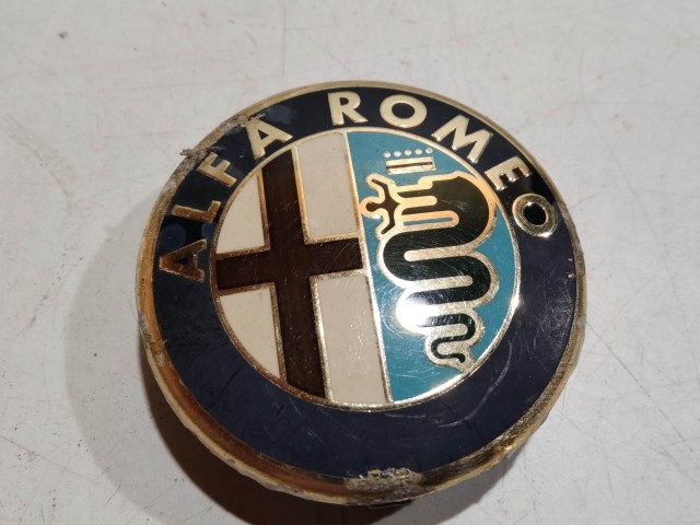 201993 Alfa Romeo 145,146, 147,156,166,Gt alufelni közép kupak a képen látható állapotban