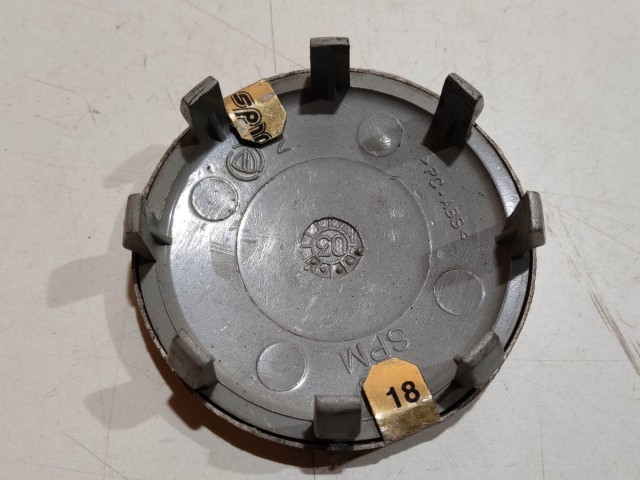 201993 Alfa Romeo 145,146, 147,156,166,Gt alufelni közép kupak a képen látható állapotban