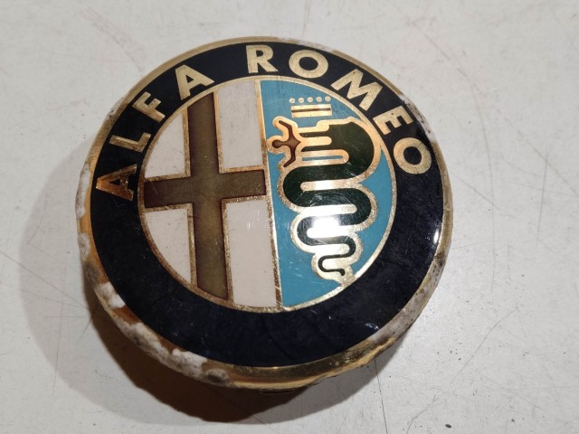 201995 Alfa Romeo 145,146, 147,156,166,Gt alufelni közép kupak a képen látható állapotban