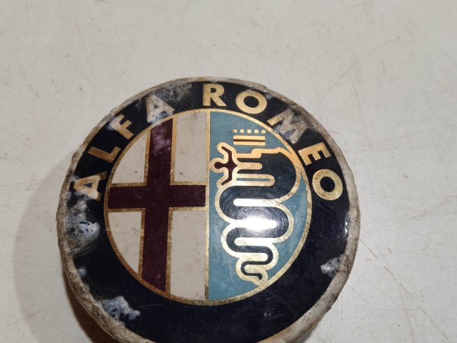201996 Alfa Romeo 145,146, 147,156,166,Gt alufelni közép kupak a képen látható állapotban