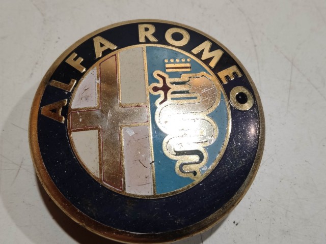 201998 Alfa Romeo 145,146, 147,156,166,Gt alufelni közép kupak a képen látható állapotban