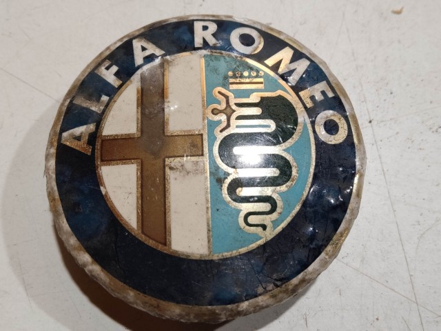 201999 Alfa Romeo 145,146, 147,156,166,Gt alufelni közép kupak a képen látható állapotban