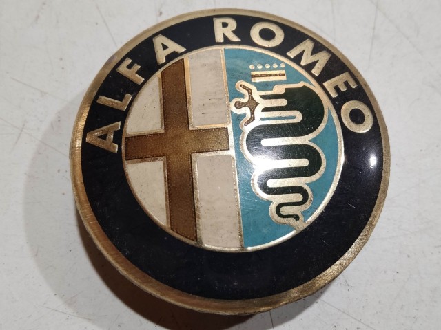204000 Alfa Romeo 145,146, 147,156,166,Gt alufelni közép kupak a képen látható állapotban