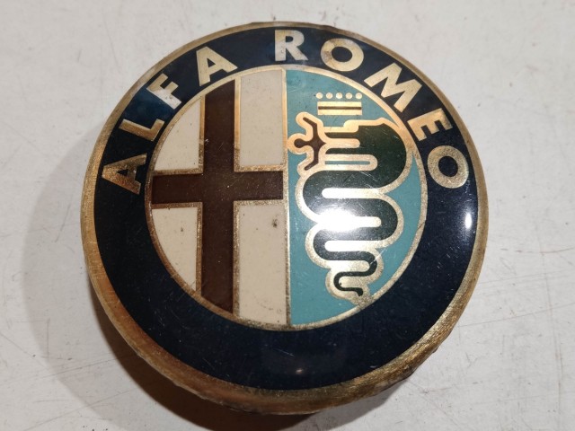 204004 Alfa Romeo 145,146, 147,156,166,Gt alufelni közép kupak a képen látható állapotban