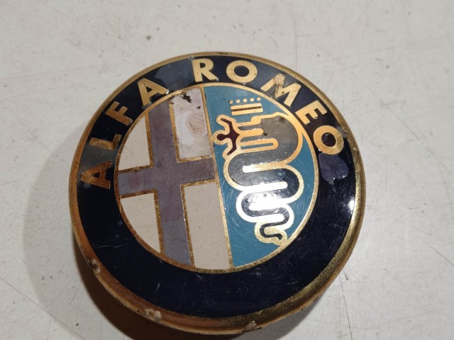 204008 Alfa Romeo 145,146, 147,156,166,Gt alufelni közép kupak a képen látható állapotban