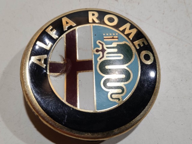 Alfa Romeo 166 1998-2007 Felni közép kupak Használt   a képen látható sérüléssel