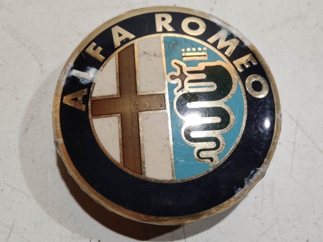 204015 Alfa Romeo 145,146, 147,156,166,Gt alufelni közép kupak a képen látható állapotban