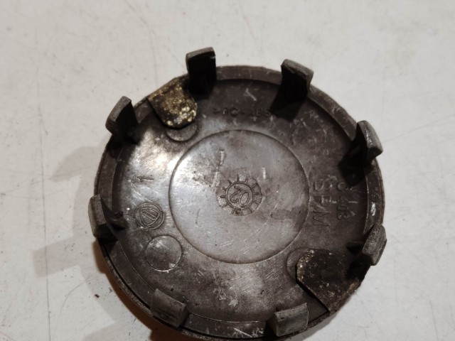 204018 Alfa Romeo 145,146, 147,156,166,Gt alufelni közép kupak a képen látható állapotban