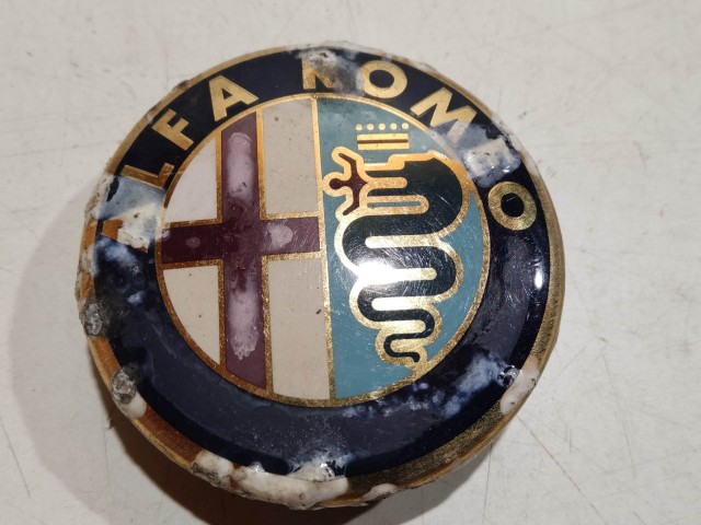 204019 Alfa Romeo 145,146, 147,156,166,Gt alufelni közép kupak a képen látható állapotban