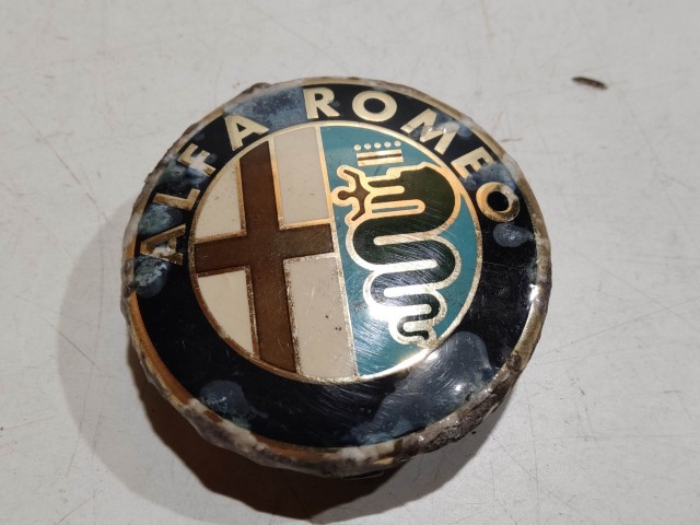 Alfa Romeo 166 1998-2007 Felni közép kupak Használt   a képen látható sérüléssel