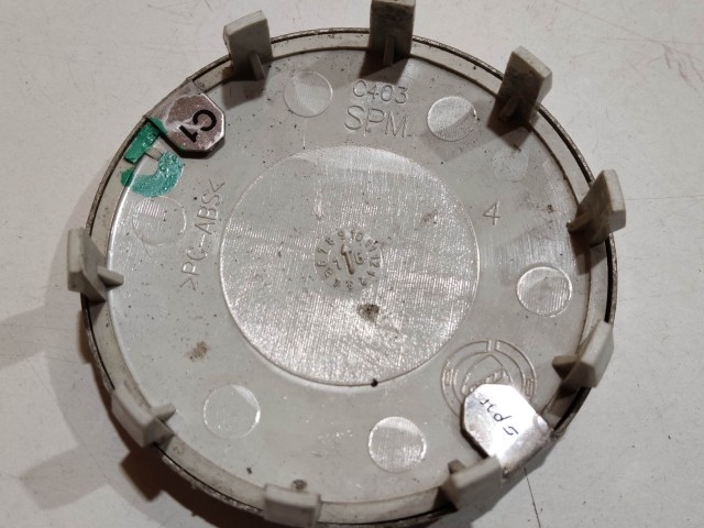 204027 Alfa Romeo 159, Giulietta Felni közép kupak, a képen látható sérüléssel