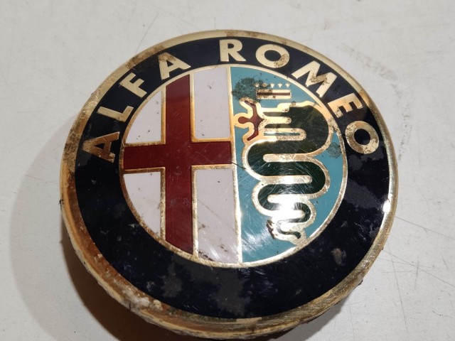 204031 Alfa Romeo 159, Brera, Spider, Giulietta alufelni közép kupak, a képen látható állapotban