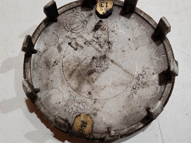 204042 Alfa Romeo 159, Brera, Spider, Giulietta alufelni közép kupak, a képen látható állapotban