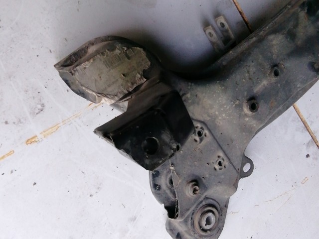 201787 Fiat Stilo Benzines bölcső 10 mm-s lengőkar csavar