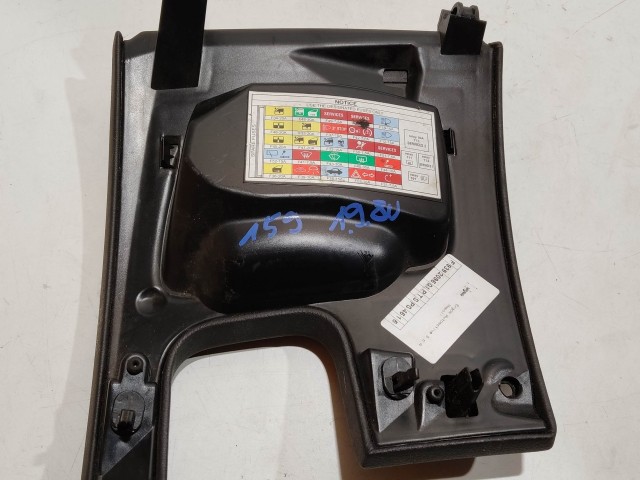 204057 Alfa Romeo 159 műszerfal alsó burkolat