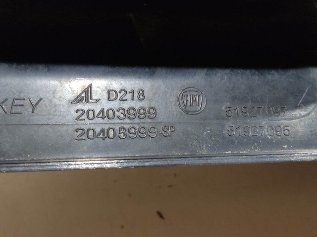 204060 Fiat Punto Evo bal hátsó lámpa, a képen látható sérüléssel, ocál csatlakozós kivitel!!!