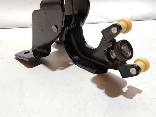 Fiat Scudo 2007-2016 2007-2016 utángyártott új, jobb oldali tolóajtó középső görgő 1498207080
