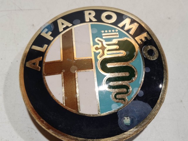 204080 Alfa Romeo 159, Brera, Spider, Giulietta alufelni közép kupak, a képen látható állapotban