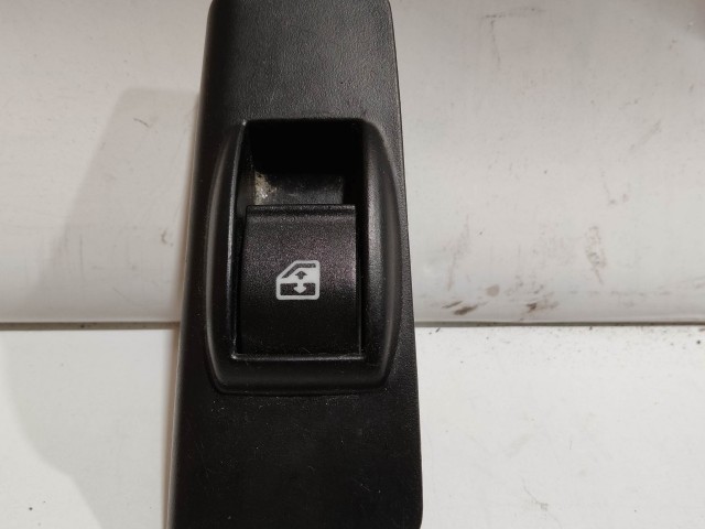 Fiat Doblo III.  2009-2015 2009-2015 ablakemelő kapcsoló  Használt  jobb toló