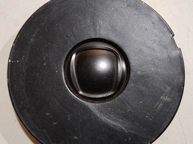 Fiat Bravo 2007-2014 2007-2014 Felni közép kupak használt  Ezüst, bordó felirat (feketére festett)