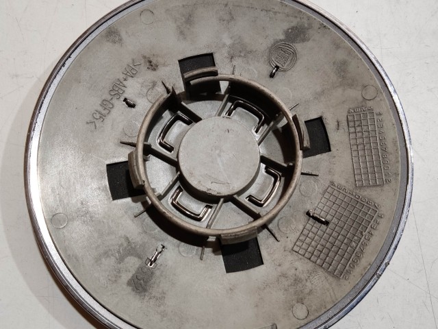 204304 Fiat 500 2007- felni közép kupak, a képen látható állapotban 51884863