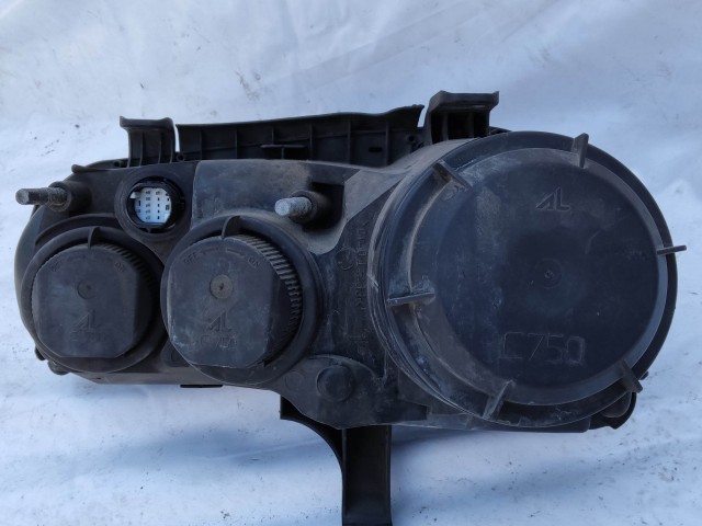 204331 Alfa Romeo 159 jobb első fényszóró, tompított terelő lemez leesve!!!!