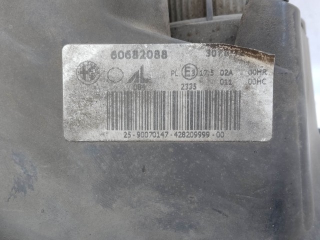 204331 Alfa Romeo 159 jobb első fényszóró, tompított terelő lemez leesve!!!!