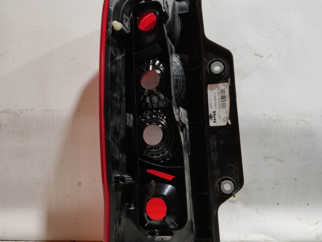 204341 Fiat Fiorino , Qubo, Citroen Nemo jobb hátsó lámpa 1353205080 izzófoglalat nélkül!!!!