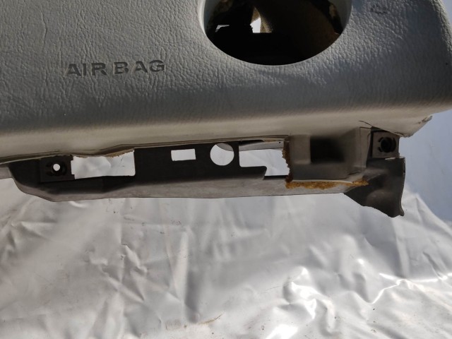 204360 Alfa Romeo 159 2005-2011 szürke színű műszerfal párna, a képen látható sérüléssel