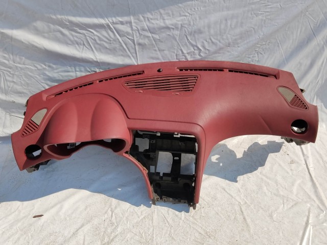 204361 Alfa Romeo Brera, Spider 2005-2010  piros színű műszerfal párna a képen látható sérüléssel