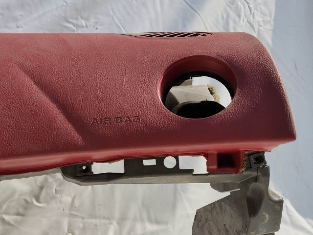 204361 Alfa Romeo Brera, Spider 2005-2010  piros színű műszerfal párna a képen látható sérüléssel