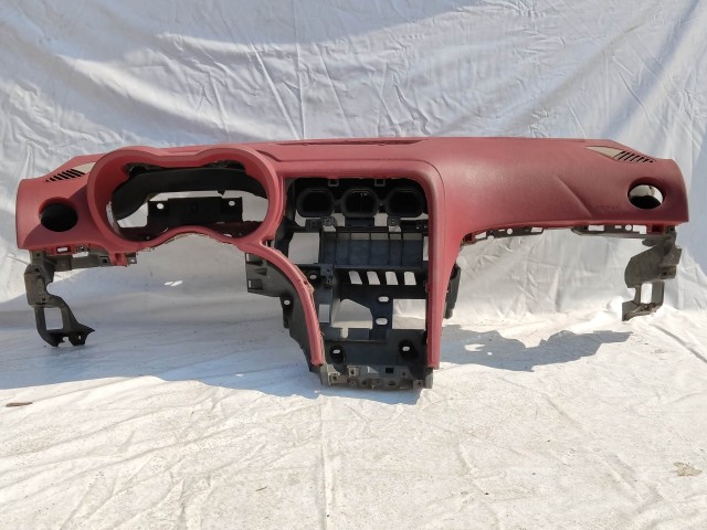 204361 Alfa Romeo Brera, Spider 2005-2010  piros színű műszerfal párna a képen látható sérüléssel