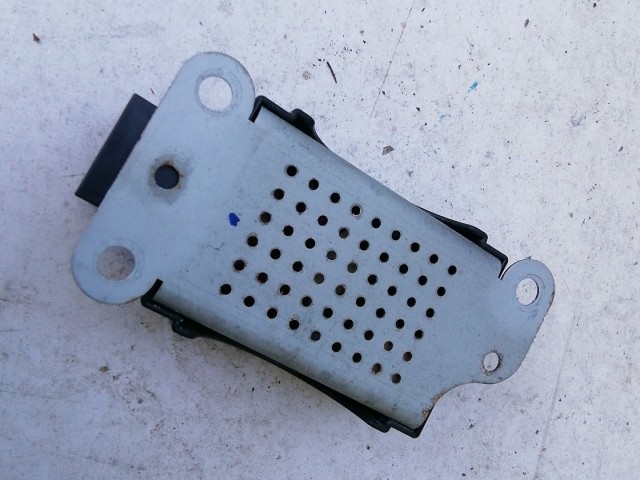  Volkswagen Golf V. 2003-2008 Antenna Erősíttő Használt