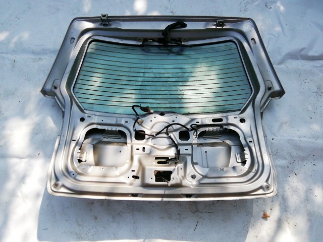 202282 Fiat Idea 2003-2012 csomagtérajtó, a képen látható sérüléssel