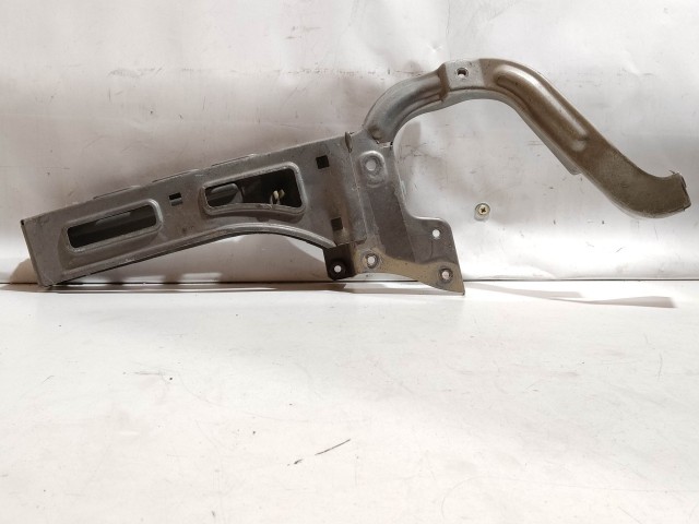 204380 Alfa Romeo Gt jobb első sárvédő, lökhárító tartó 60685945