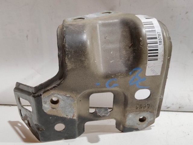 Fiat Grande Punto bal első sárvédőtartó