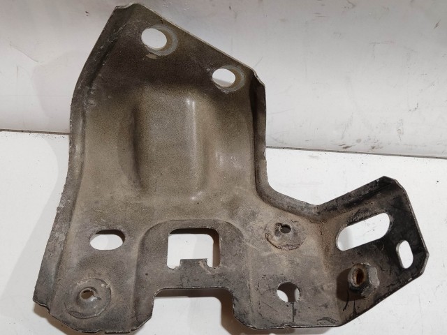 Fiat Grande Punto bal első sárvédőtartó