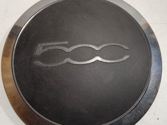 204395 Fiat 500 2007- felni közép kupak, a képen látható állapotban 51884863