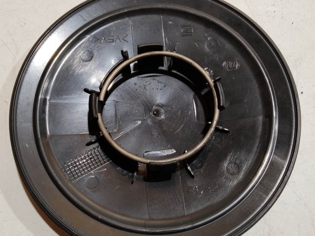 204397 Fiat 500 2007- felni közép kupak, a képen látható állapotban 51884863