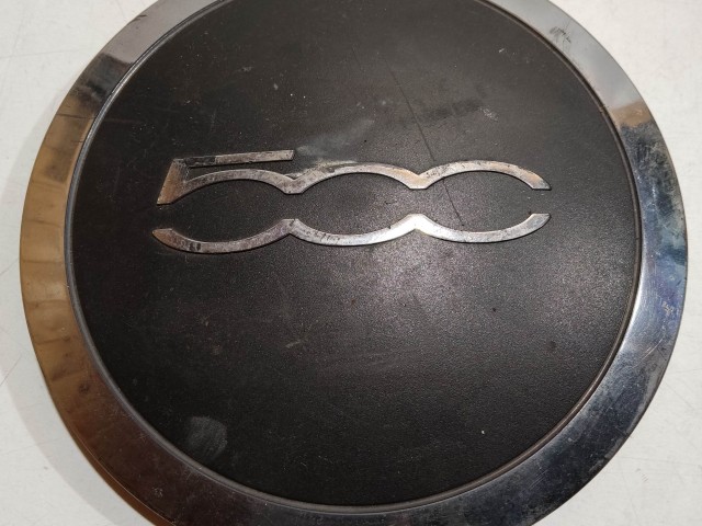 204398 Fiat 500 2007- felni közép kupak, a képen látható állapotban 51884863