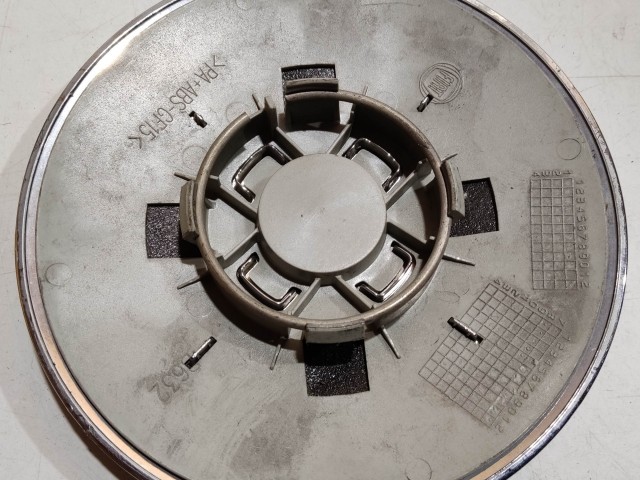 204405 Fiat 500 2007- felni közép kupak, a képen látható állapotban 51884863